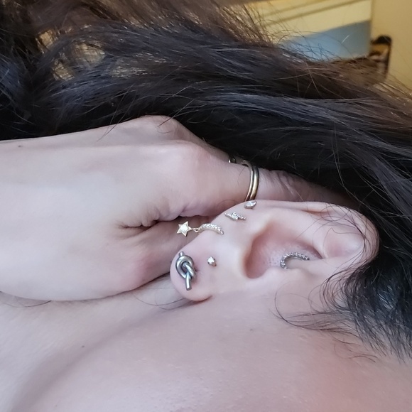 NWT knot earrings - Picture 2 of 3